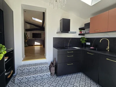 Cucina; elettrodomestici, luce naturale, stile moderno