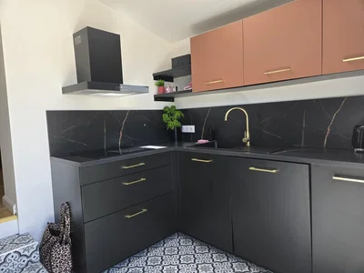 Cocina; electrodomésticos, luz natural, estilo moderno
