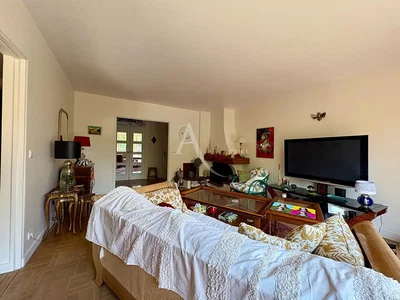 Wohnzimmer; tageslicht, holzboden