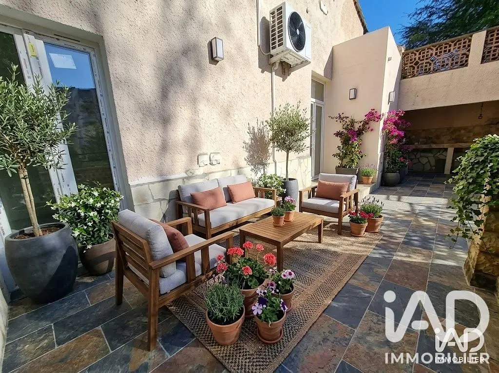Terrace; natural light, rustic style