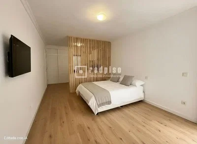Slaapkamer; houten vloer, natuurlijk licht