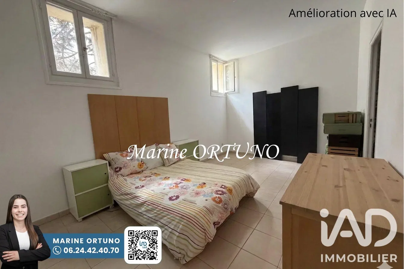 Camera da letto; luce naturale, pavimento in legno