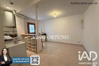 Cucina; pavimento in piastrelle, elettrodomestici, scaldabagno