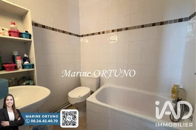 Toilette; pavimento in piastrelle, ristrutturato