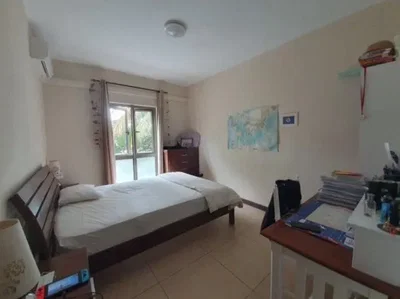 Chambre; carrelage, lumière naturelle