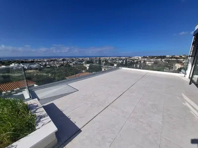 Terrasse; vue, carrelage, lumière naturelle