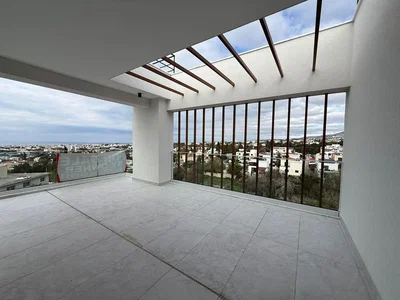 Balcon; carrelage, vue, lumière naturelle