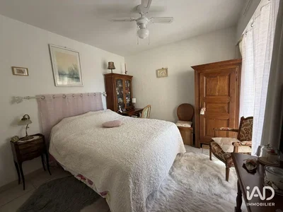 Chambre; parquet, style rustique, lumière naturelle