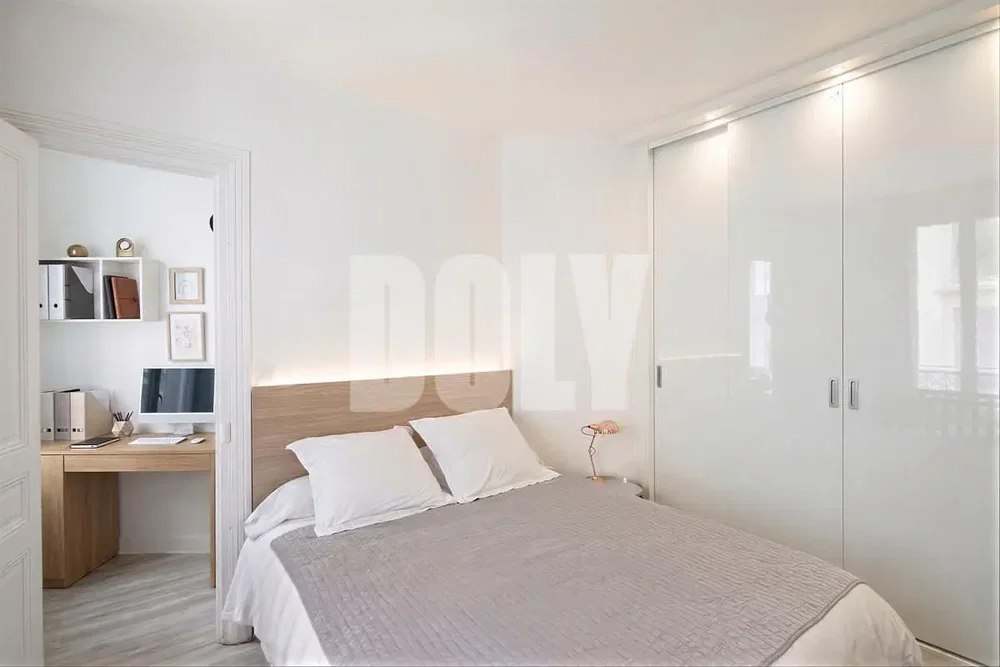 Chambre; lumière naturelle, parquet