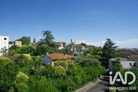 Maison et environs; vue, lumière naturelle