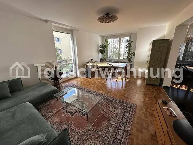 Salon; lumière naturelle, parquet