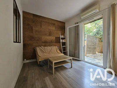 Soggiorno; pavimento in legno, luce naturale