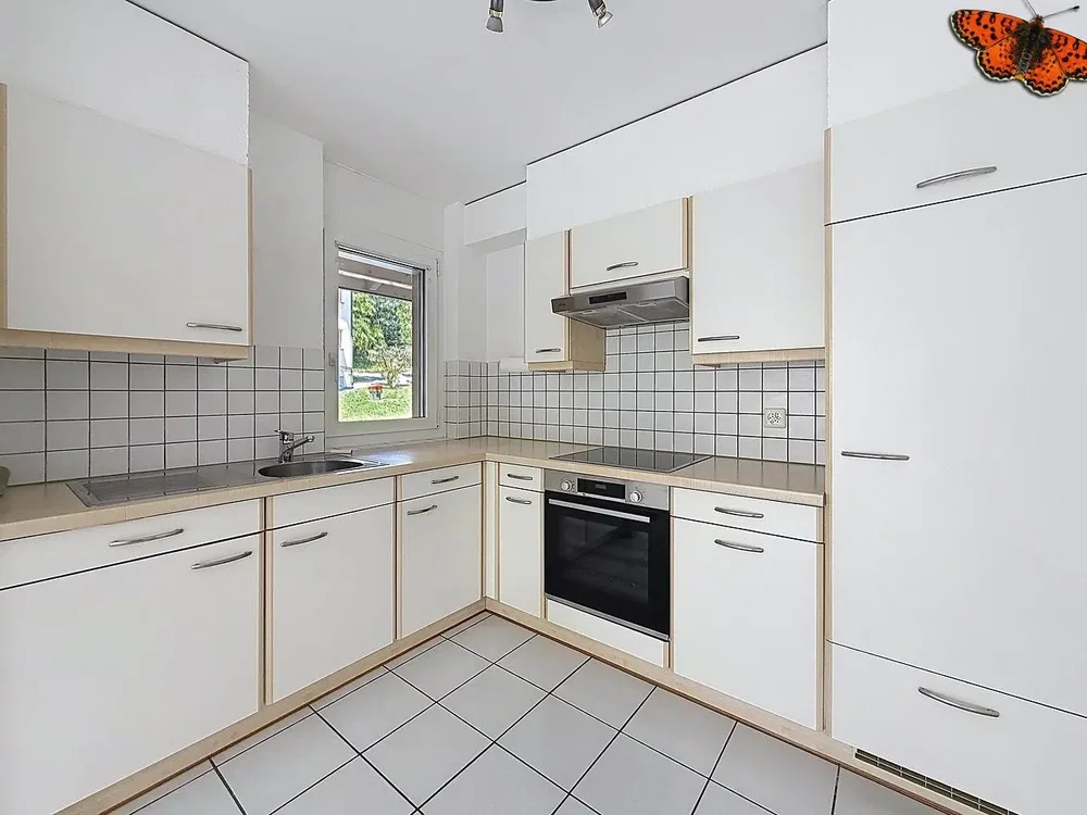 Küche; küchengeräte, fliesenboden, tageslicht