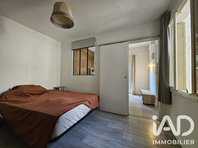 Camera da letto; luce naturale, pavimento in legno