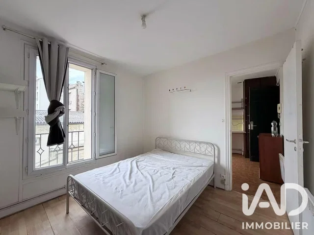 Bedroom; natural light, tile floor