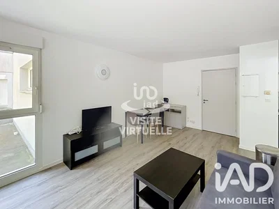 Wohnzimmer; tageslicht, holzboden, moderner stil