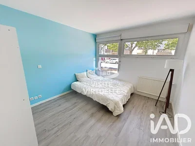 Schlafzimmer; tageslicht, holzboden