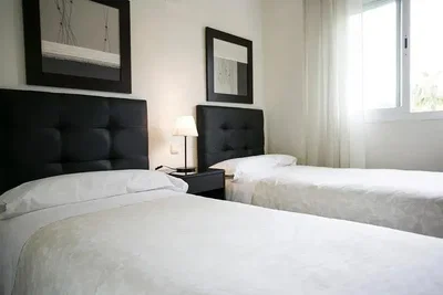 Camera da letto; luce naturale, stile moderno
