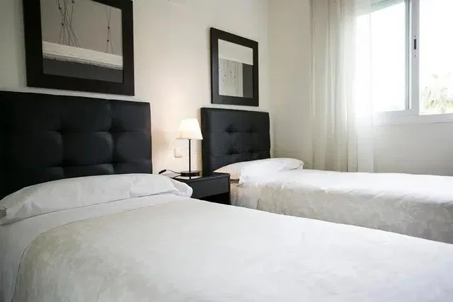 Camera da letto; luce naturale, stile moderno