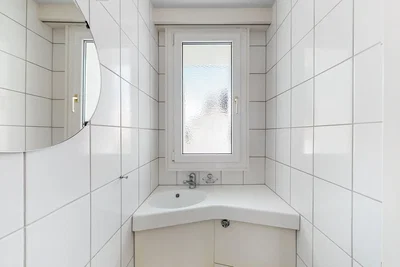 Toilette; fliesenboden