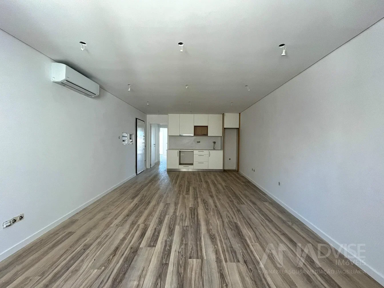 Salon; parquet, lumière naturelle, rénové