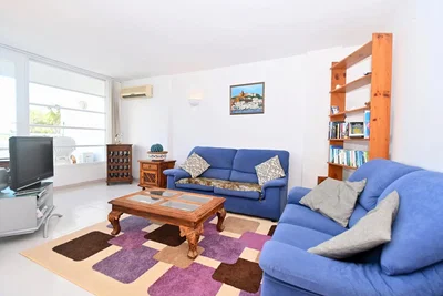 Oturma odası; doğal ışık, modern stil