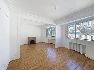Wohnzimmer; holzboden, kamin, tageslicht, blick