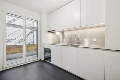Cocina; electrodomésticos, luz natural, suelo de baldosas