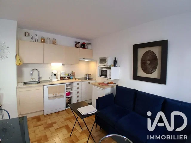Cuisine; électroménager, parquet, lumière naturelle