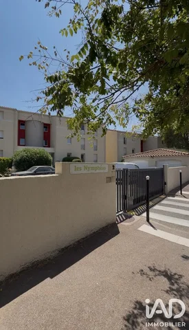 Maison et environs; lumière naturelle