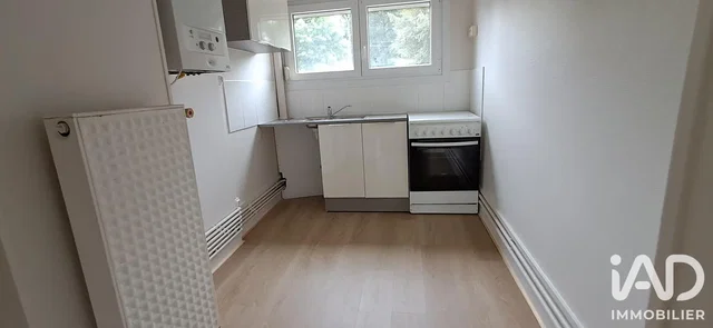 Cuisine; électroménager, lumière naturelle, parquet