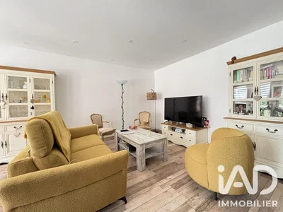 Salon; parquet, lumière naturelle, style moderne