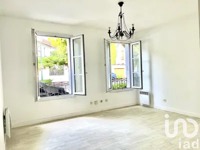 Salon; lumière naturelle, parquet