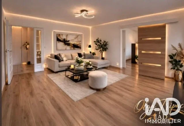 Living room; wood floor, modern style, natural light
