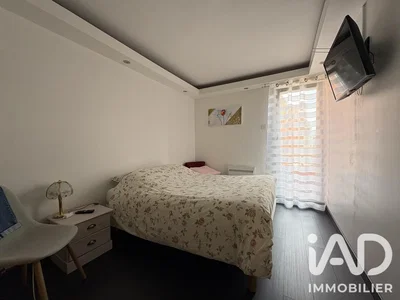 Chambre; lumière naturelle, parquet