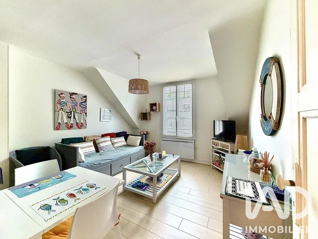 Wohnzimmer; tageslicht, holzboden, moderner stil