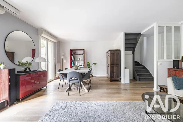 Wohnzimmer; tageslicht, holzboden, moderner stil