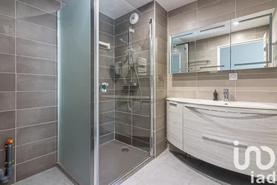 Badezimmer; fliesenboden, renoviert, tageslicht