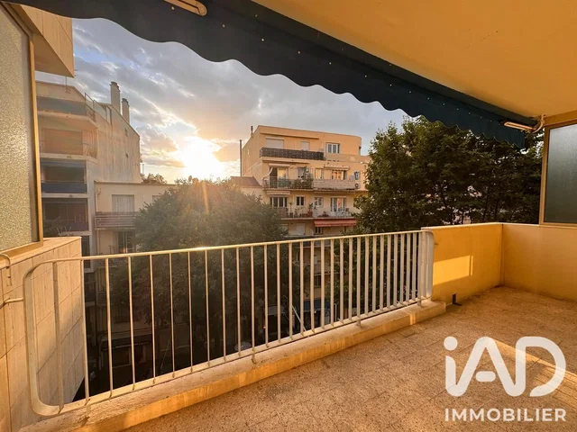Balcony; view, natural light