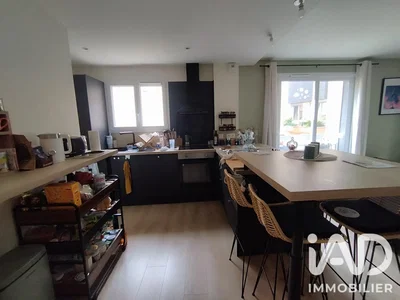 Cuisine; électroménager, parquet, lumière naturelle
