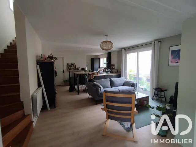 Salon; lumière naturelle, parquet