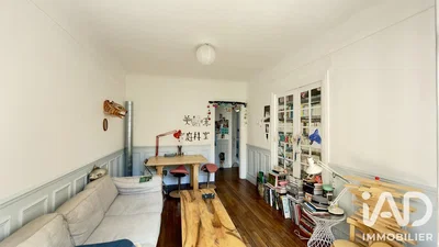 Wohnzimmer; holzboden, tageslicht