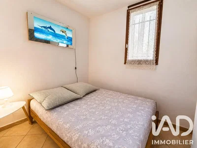 Bedroom; tile floor, natural light