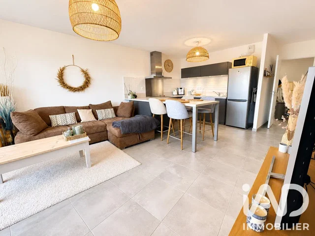 Wohnzimmer; fliesenboden, küchengeräte, tageslicht, moderner stil