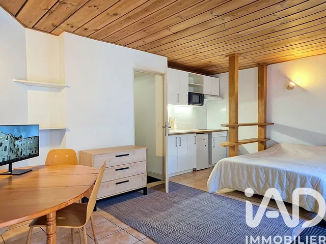 Schlafzimmer; küchengeräte, holzboden, fliesenboden, tageslicht