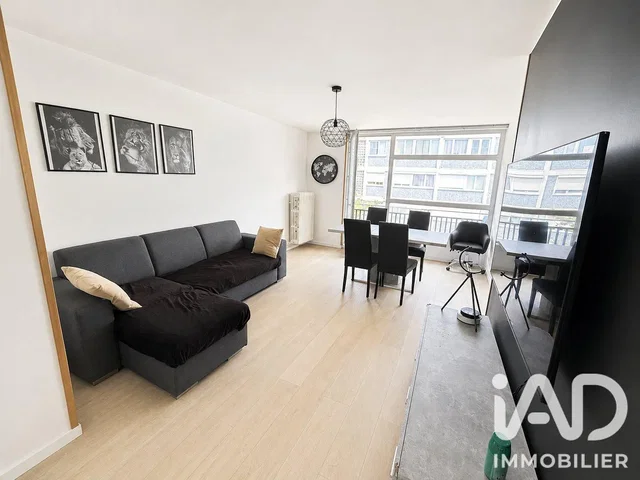 Wohnzimmer; tageslicht, holzboden, moderner stil
