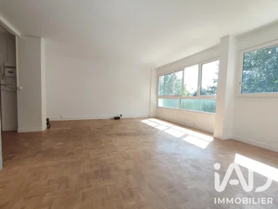 Wohnzimmer; holzboden, tageslicht