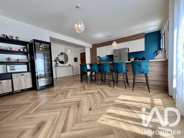 Küche; küchengeräte, holzboden, tageslicht, moderner stil