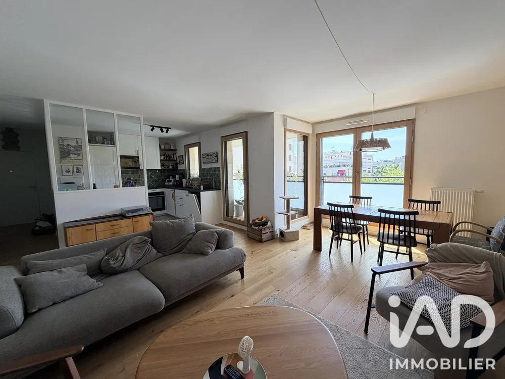 Wohnzimmer; holzboden, tageslicht, moderner stil