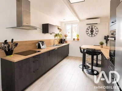 Küche; küchengeräte, holzboden, tageslicht, moderner stil